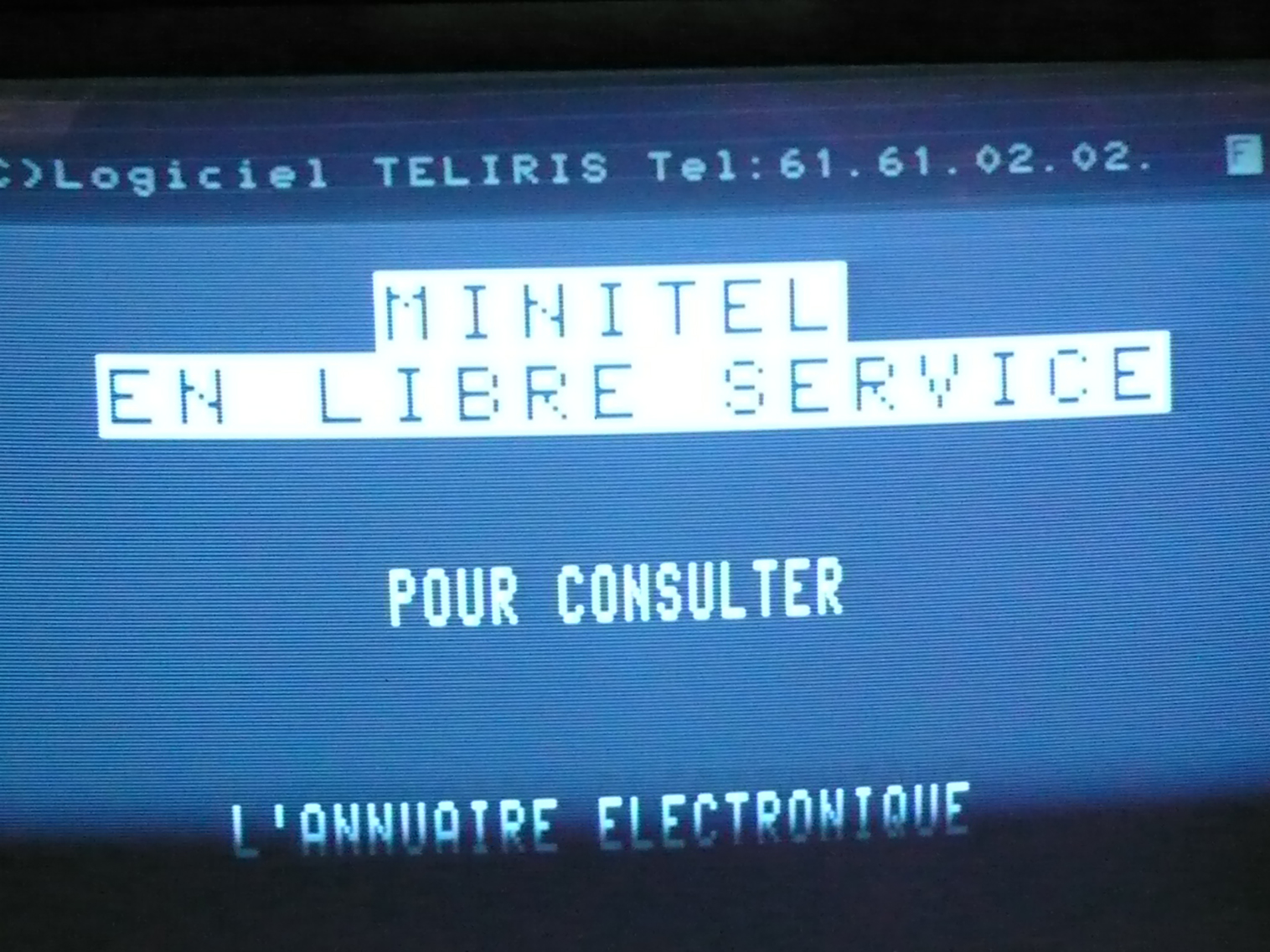 Minitel screen showing french sentences